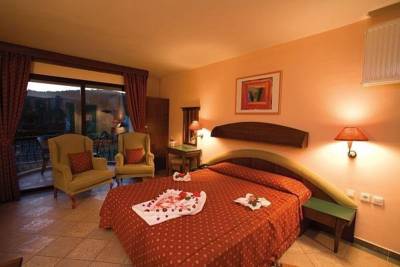 Imagine Hotel Crystal Green Bay Resort & Spa