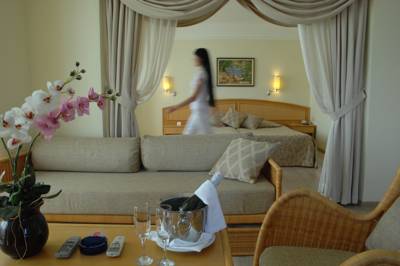 Imagine Hotel Asdem Beach Labada