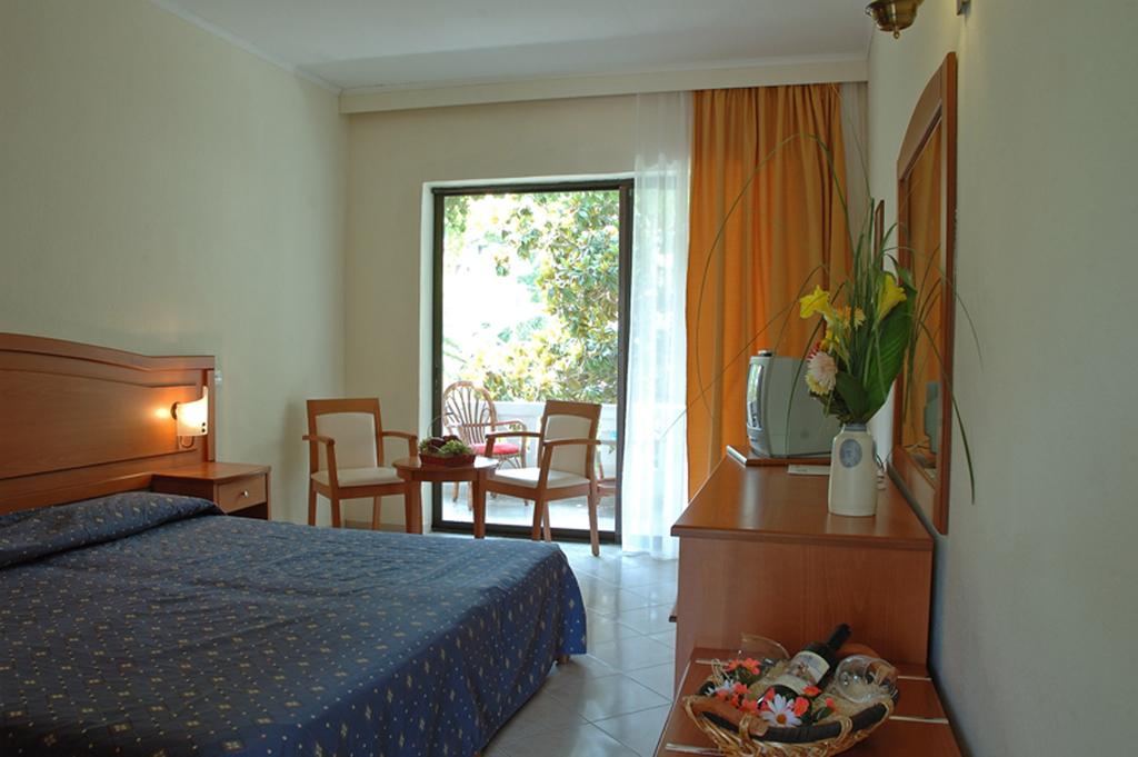 Imagine Hotel Porfi Beach