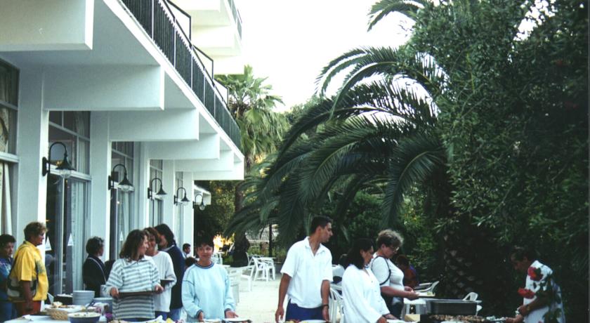 Imagine Hotel Ipsos Beach