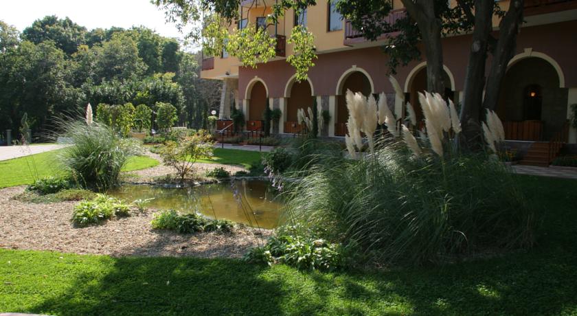 Imagine Hotel Estreya Palace & Residence