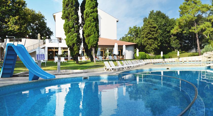 Imagine Hotel Dolphin Marina