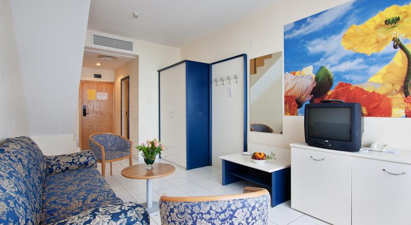 Imagine Hotel Dolphin Marina