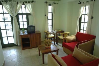 Imagine Hotel May Garden Club