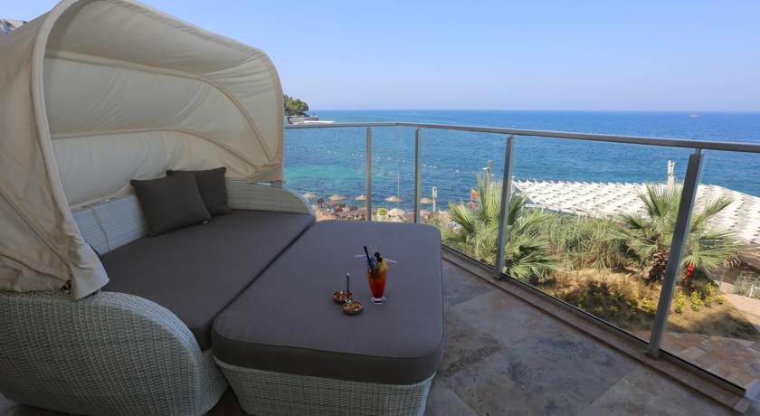 Imagine Hotel Charisma Deluxe