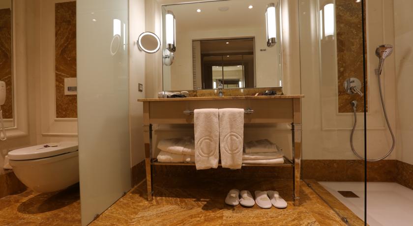 Imagine Hotel Charisma Deluxe