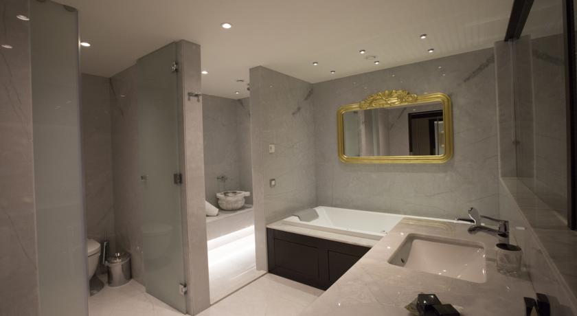 Imagine Hotel Charisma Deluxe