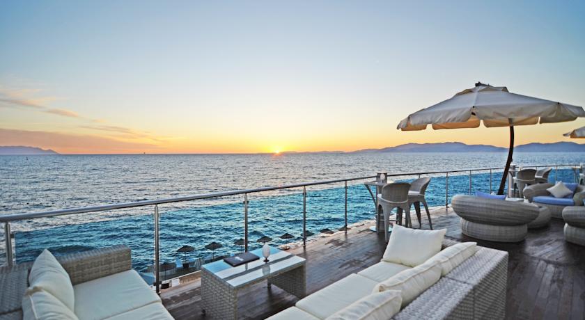 Imagine Hotel Charisma Deluxe