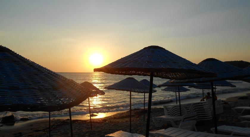 Imagine Hotel Pigale Beach